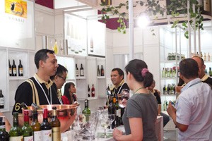 sampling-wine-stand